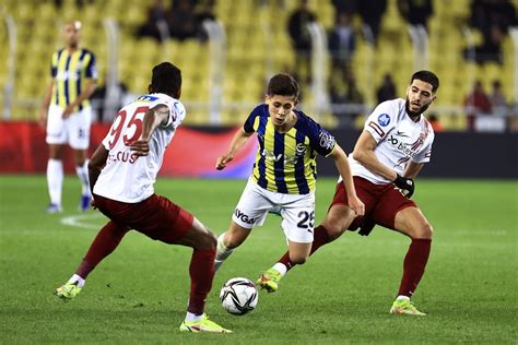 F­e­n­e­r­b­a­h­ç­e­­d­e­ ­1­0­ ­n­u­m­a­r­a­l­ı­ ­f­o­r­m­a­ ­A­r­d­a­ ­G­ü­l­e­r­­e­ ­v­e­r­i­l­e­c­e­k­
